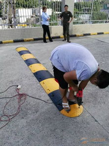 圆弧减速带批发与选型指南 材质、规格及深圳道路减速设备解析